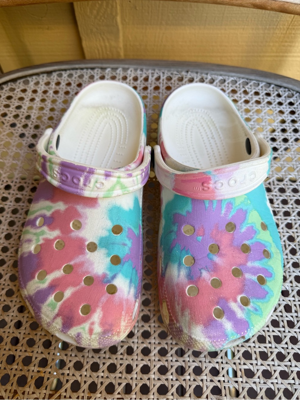 Crocs Classic Tie Dye Clogs Women’s 7 Men’s 5 Pastel Rainbow Multicolor